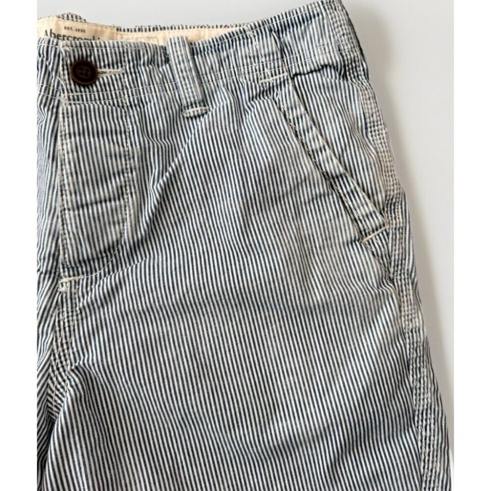 Abercrombie & Fitch Shorts 32 Mens Blue White Stripe Seersucker 100% Cotton - Picture 2 of 6